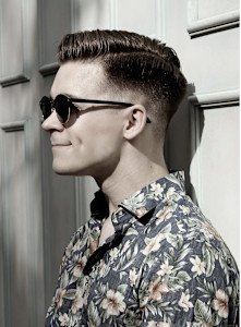 刈り上げセンターパートサーフカールフェザーパーママレットヘア