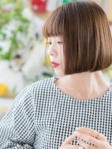 大人かわいいシースルー前髪前下がりミニボブ　ミニマルボブ