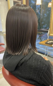 前下がりミディアムレイヤー - Lourdes hair design掲載