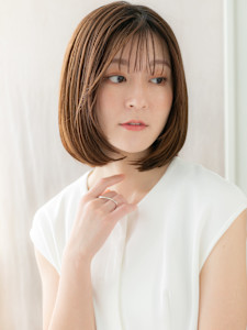 ミルクティーアッシュ前下がり小顔ワンカールボブ30代40代