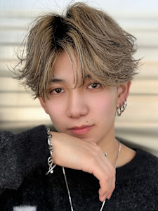 センターパート/ハイトーンカラー【メンズサロンZina天神】