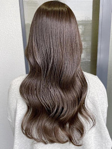 グレーブラウン/ハイレイヤーカット/シンメトリー