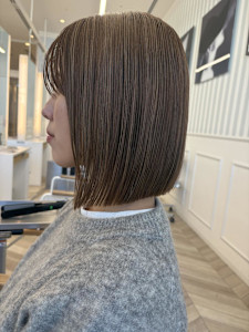 極細ハイライト入りワンレンボブ