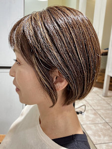 ハイライトで白髪ぼかし！なショートヘア