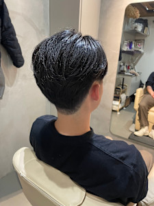 ツーブロック　センターパート　20代30代メンズショート　