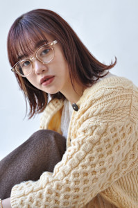 ミディアムレイヤー/毛先外ハネ/束感ライン/ブラウンベージュ