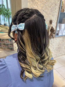 推し活にピッタリ☆編み込みハーフツインスタイル