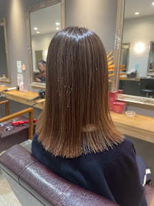 艶ストレート　白髪ぼかし　外はね