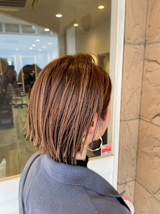 ショートボブ　ハイライト　オレンジブラウン