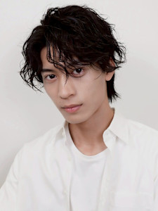 メンズカット×シャドウパーマ×センターパート