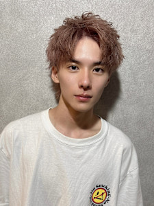 ショートウルフ/ピンクベージュ【福岡/天神/メンズカット】