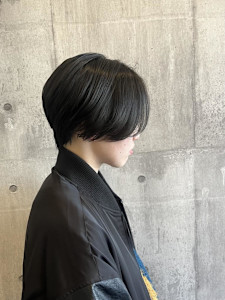 メンズライクなセンター分けショート【ARCH Sayaka】