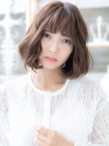 くせ毛風斜めバングくすみカラー小顔大人ボブ　プードルボブ