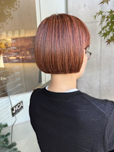 オレンジカラーのミニボブ