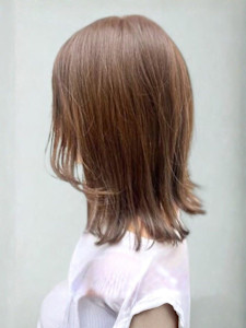 アッシュブラウン 顔周りカット ミディアムレイヤー 美髪