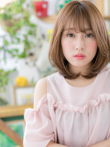 シルキーベージュハイライト内巻きワンカール　シャギー