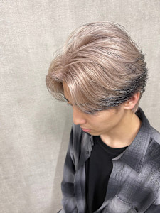 ホワイトベージュ/エンドカラー【福岡]天神/ハイトーン】 - Men’s salon Zina 天神 ［メンズカット/眉毛/韓国/パーマ］【メンズサロンジーナ】掲載