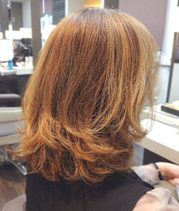 ミディアムレイヤー白髪ぼかし