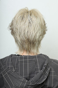 ブリーチカラー　センターパートウルフ