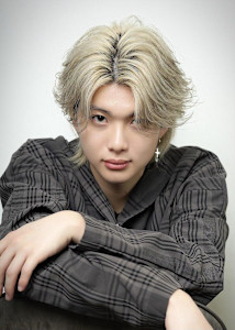 ブリーチカラー　センターパートウルフ - LIPPS hair 川崎【リップスヘアー】掲載