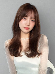 ブラウンベージュ 顔周りカット 20代 小顔カット 髪質改善