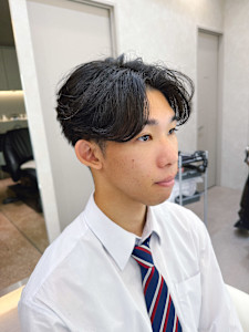 今人気のフェザーショート