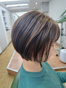 白髪ぼかしポイントブリーチ！ - Amity掲載