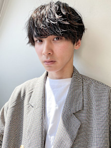 爽やかナチュラルパーマセンターパート清潔感冬色カラー