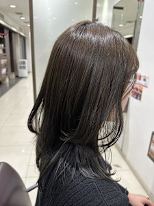 オリーブグレージュ