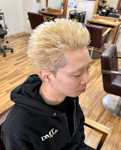 ブロンドスパイキーショート