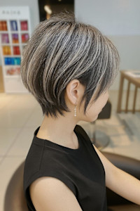 【小田急相模原】ショートの白髪ぼかしハイライト - LOHAS by KENJE掲載