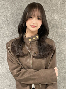 ヨシンモリ レイヤーカット アッシュグレー ロング 20代 - CAPA  central 天神・大名店掲載