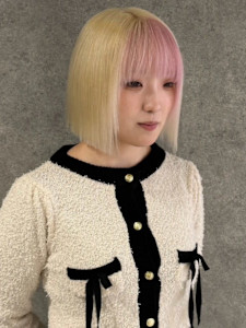 ボブ ブリーチ デザインカラー ホワイトカラー 切りっぱなし