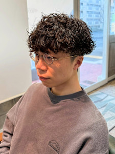 波巻きパーマ　ツーブロック　刈り上げ