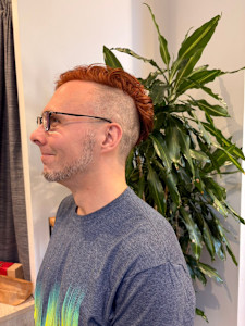 発色の良いレッドオレンジカラー