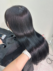 大人かわいいくびれミディラベンダーインナーカラー