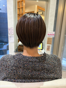 透明感ベージュ × まとまりショートボブ