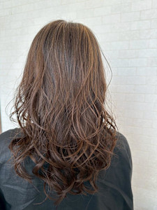 白髪ぼかしハイライトカラー - Hair Resort LAULEA掲載