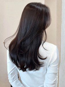 ロングレイヤー アッシュブラウン レイヤーカット 髪質改善 - Reginavita 栄店掲載