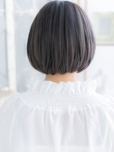 くすみカラー小顔前下がり切りっぱなしボブ　ミニボブレイヤー - mod's hair【モッズヘア】上尾/上尾西口店掲載