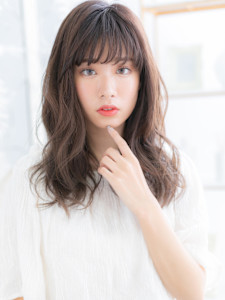 抜け感斜めバング韓国風巻きニュアンスパーマ　リタッチカラー - mod's hair【モッズヘア】越谷/越谷西口店掲載