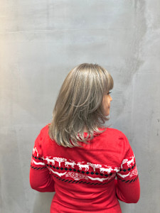 透明感ミルクティーベージュの大人レイヤーミディ