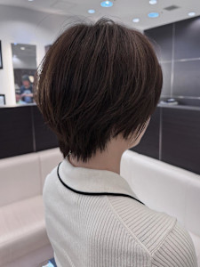 丸みショートボブで美しく！
