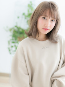 ホワイティアッシュの鎖骨くびれヘア - 個室サロンZayn.salon (ゼイン) 髪質改善 /ダブルカラー 札幌大通掲載