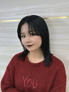 《鈴木茉奈》ブルーブラック/透明感/顔周りカット - elu by lovis掲載