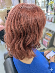 イルミナカラ－コーラル　リズミカルなウェ－ブのボブスタイル