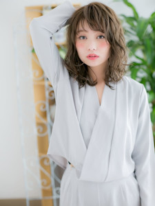 ミルクティーアッシュ鎖骨ミディアム - 髪質改善 完全完結型個室サロン people[  ] 勝どき 美容室NEW OPEN 12月1日掲載