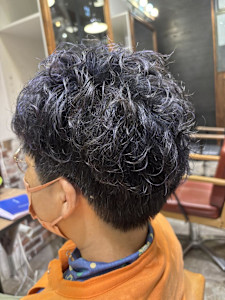 ショートカーリーヘア