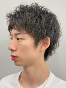 ツイストスパイラルパーマ 束感 センターパート アップバング