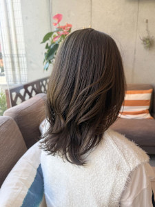 透明感が続く、オリーブベージュカラー